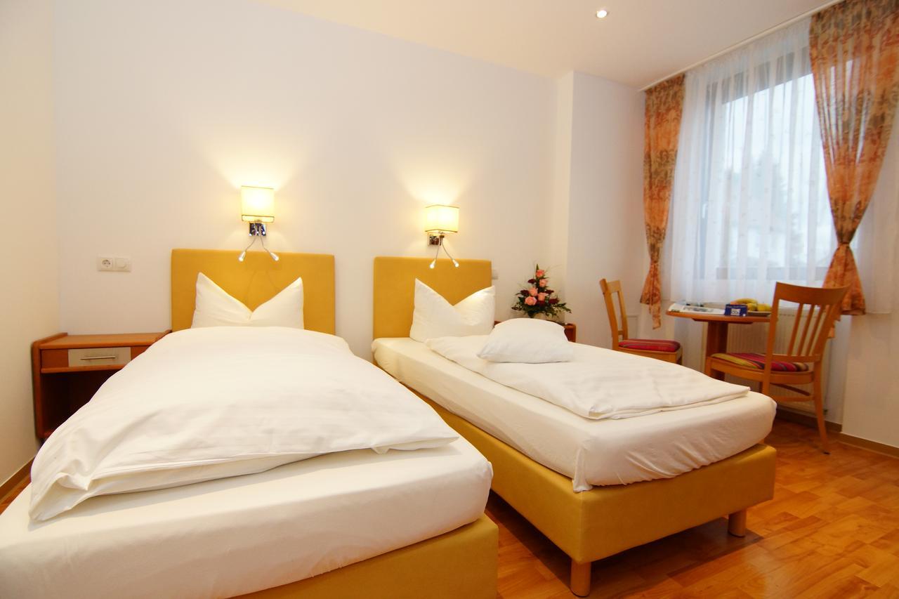 Hotel Spitzenpfeil Michelau in Oberfranken ภายนอก รูปภาพ