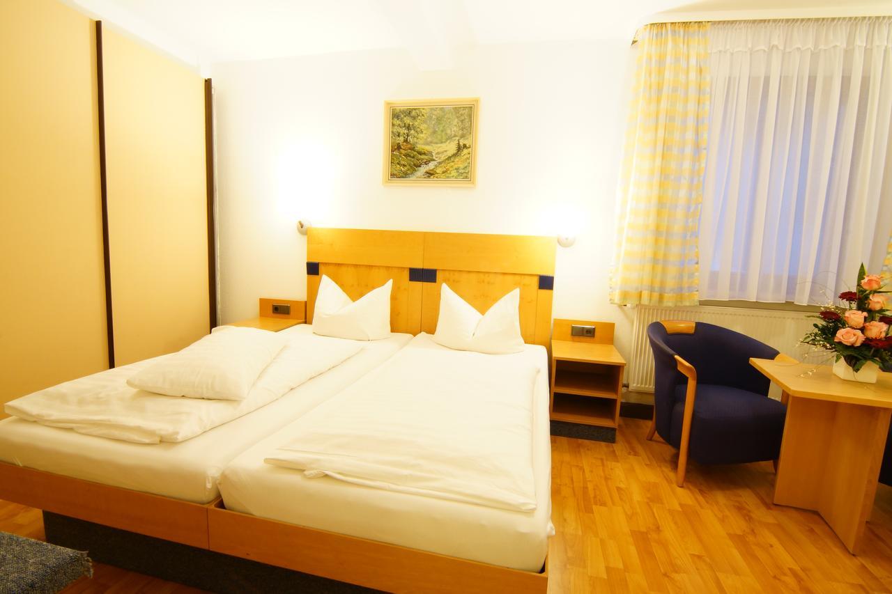 Hotel Spitzenpfeil Michelau in Oberfranken ภายนอก รูปภาพ