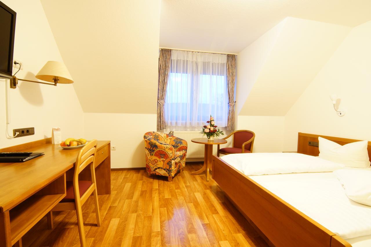 Hotel Spitzenpfeil Michelau in Oberfranken ภายนอก รูปภาพ