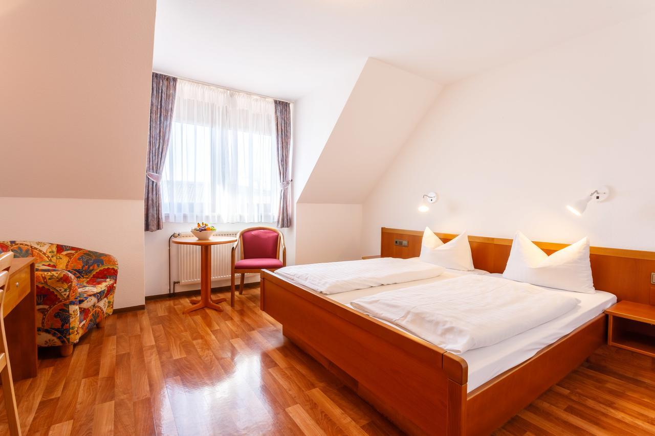 Hotel Spitzenpfeil Michelau in Oberfranken ภายนอก รูปภาพ